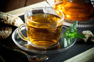 çay sıcak bir içecek olduğunu