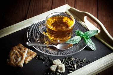 çay sıcak bir içecek olduğunu