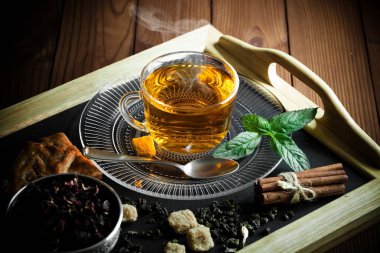 çay sıcak bir içecek olduğunu