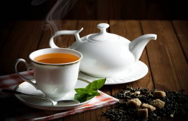 çay sıcak bir içecek olduğunu