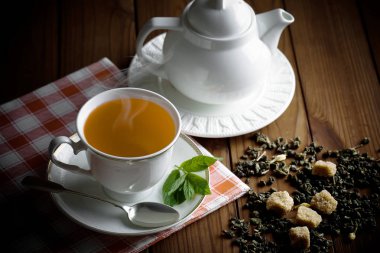 çay sıcak bir içecek olduğunu