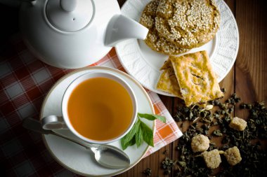 çay sıcak bir içecek olduğunu