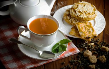 çay sıcak bir içecek olduğunu