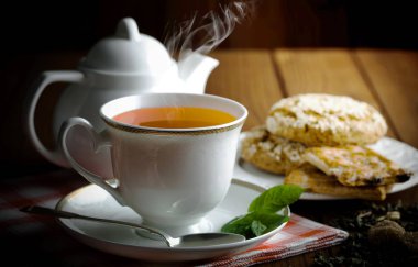 çay sıcak bir içecek olduğunu