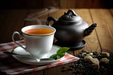 çay sıcak bir içecek olduğunu