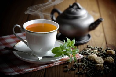 çay sıcak bir içecek olduğunu