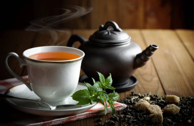 çay sıcak bir içecek olduğunu