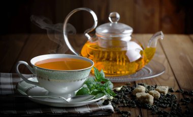 çay sıcak bir içecek olduğunu