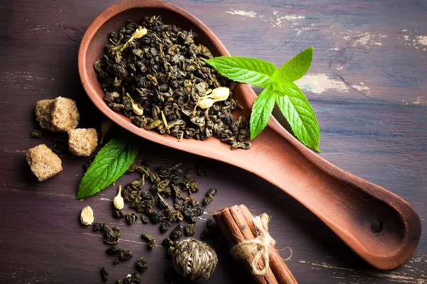 çay sıcak bir içecek olduğunu