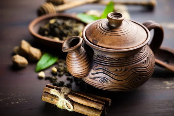 çay sıcak bir içecek olduğunu