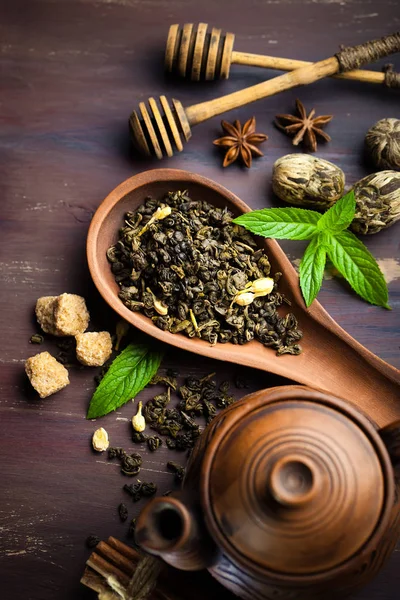 çay sıcak bir içecek olduğunu