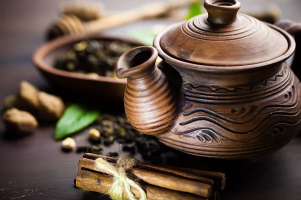 çay sıcak bir içecek olduğunu