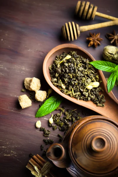 çay sıcak bir içecek olduğunu