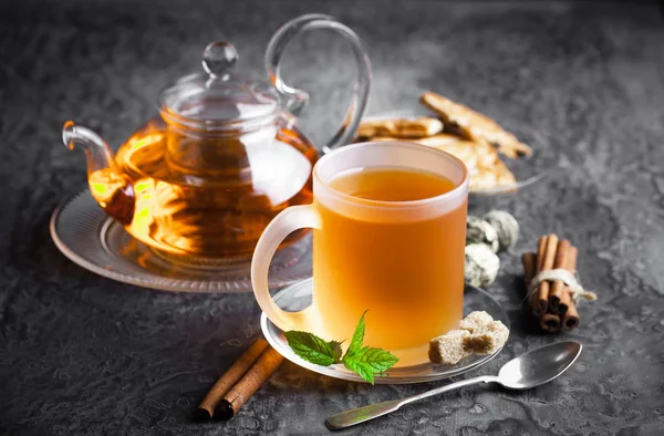 çay sıcak bir içecek olduğunu