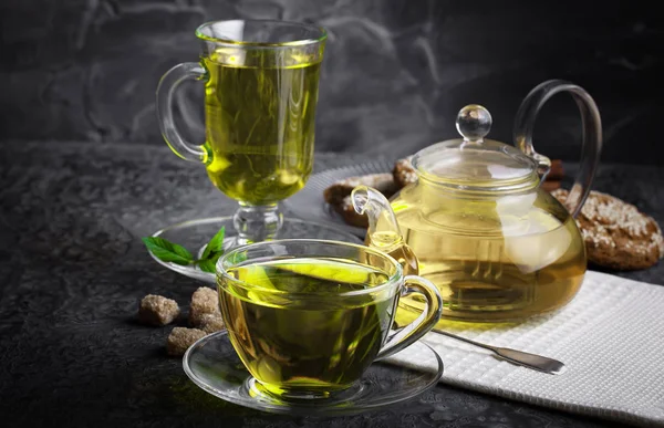 çay sıcak bir içecek olduğunu