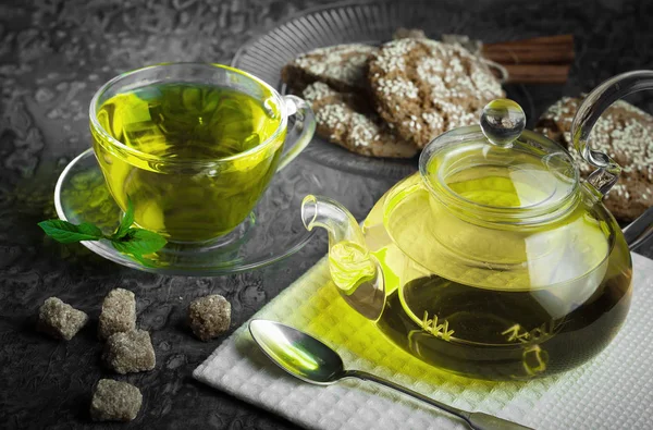 çay sıcak bir içecek olduğunu