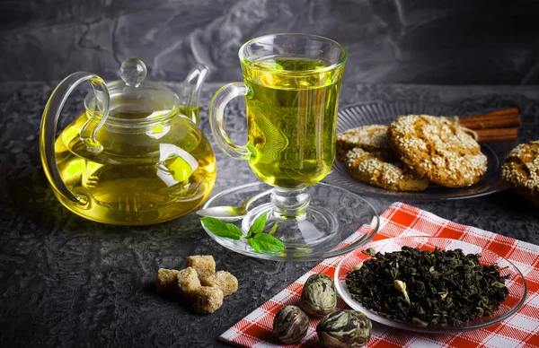 çay sıcak bir içecek olduğunu