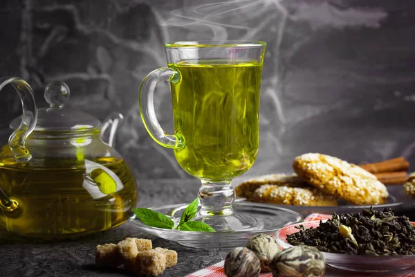 çay sıcak bir içecek olduğunu