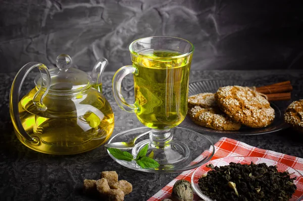 çay sıcak bir içecek olduğunu