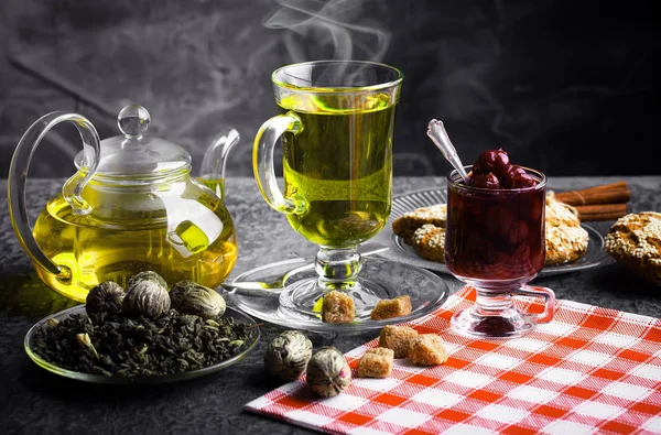 çay sıcak bir içecek olduğunu