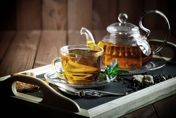 çay sıcak bir içecek olduğunu