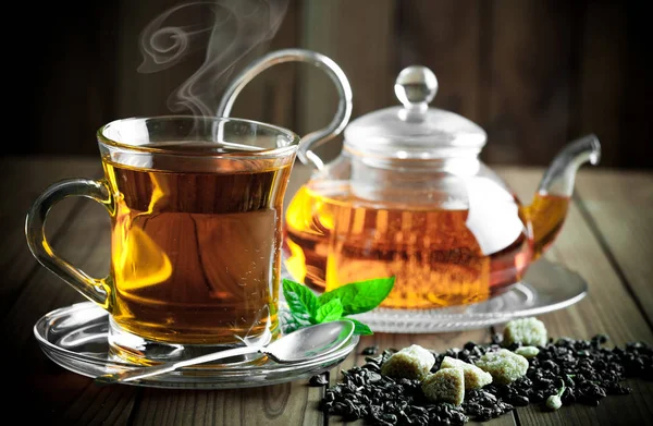 çay sıcak bir içecek olduğunu