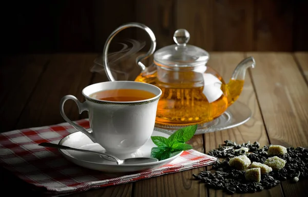 Tee ist ein heißes Getränk — Stockfoto