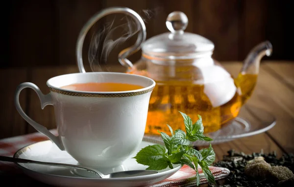 çay sıcak bir içecek olduğunu