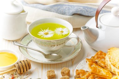 çay sıcak bir içecek olduğunu