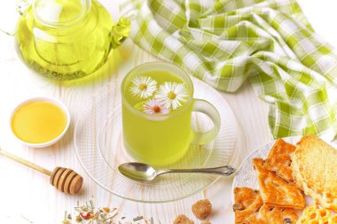 çay sıcak bir içecek olduğunu