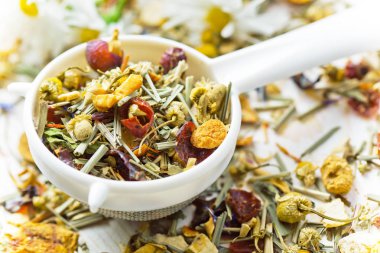 çay sıcak bir içecek olduğunu