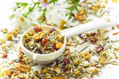 çay sıcak bir içecek olduğunu