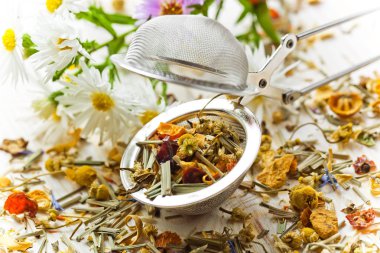 çay sıcak bir içecek olduğunu