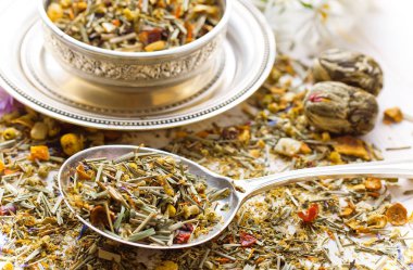 çay sıcak bir içecek olduğunu