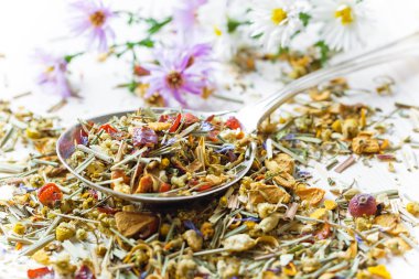 çay sıcak bir içecek olduğunu