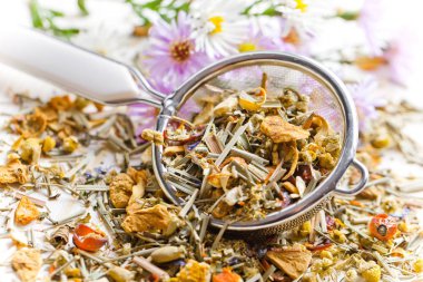 çay sıcak bir içecek olduğunu