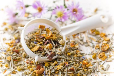 çay sıcak bir içecek olduğunu