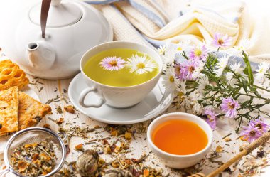 çay sıcak bir içecek olduğunu