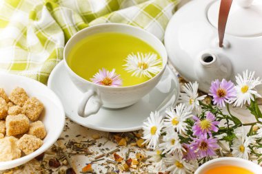 çay sıcak bir içecek olduğunu