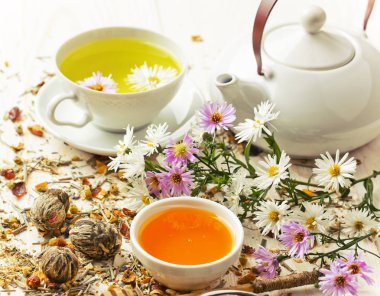 çay sıcak bir içecek olduğunu