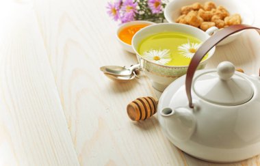 çay sıcak bir içecek olduğunu