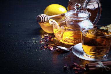 çay sıcak bir içecek olduğunu