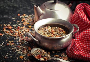 çay sıcak bir içecek olduğunu