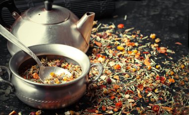 çay sıcak bir içecek olduğunu