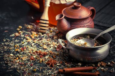 çay sıcak bir içecek olduğunu