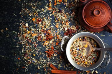 çay sıcak bir içecek olduğunu