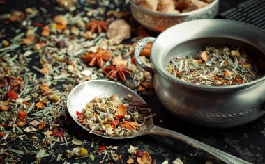 çay sıcak bir içecek olduğunu