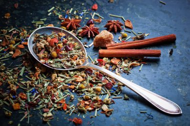 çay sıcak bir içecek olduğunu