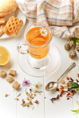 çay sıcak bir içecek olduğunu