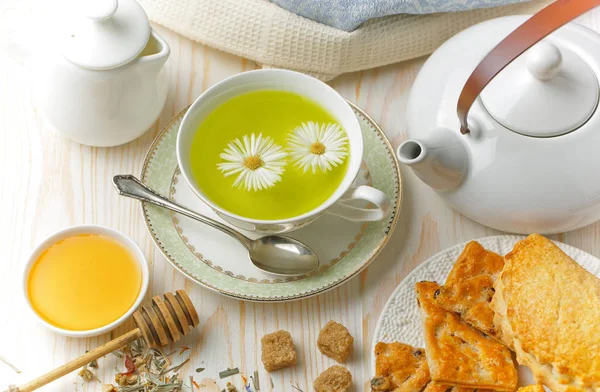 çay sıcak bir içecek olduğunu